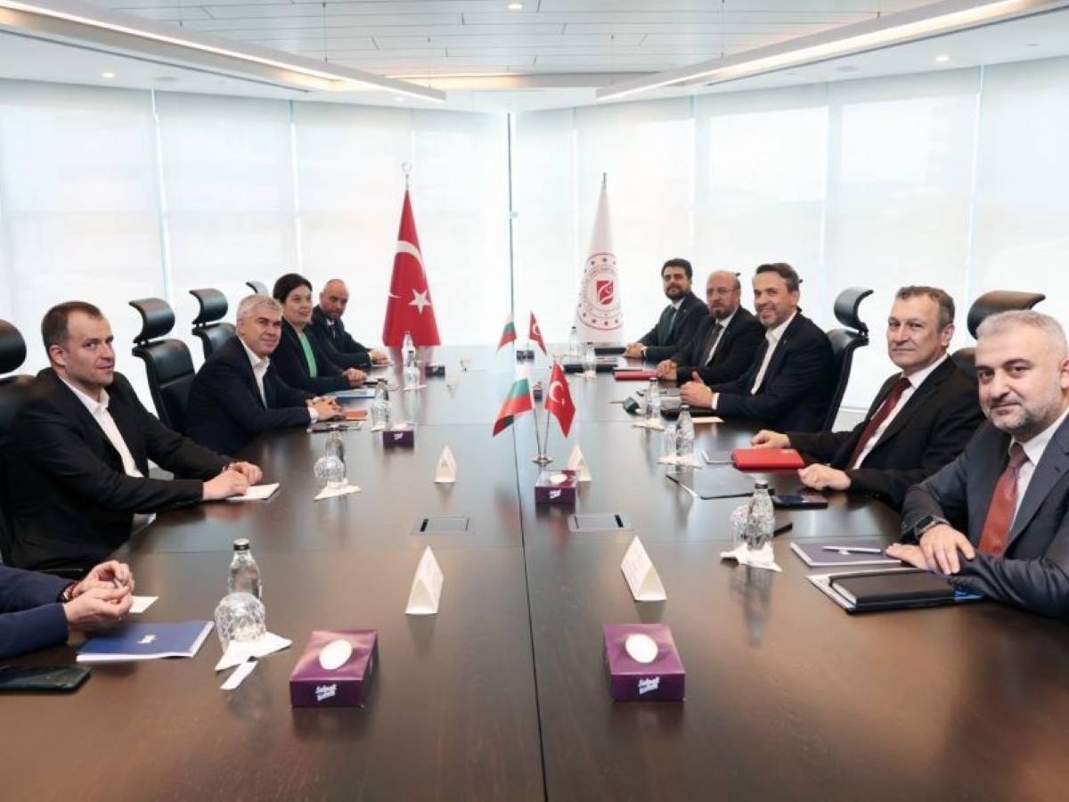 Министърът на енергетиката Владимир Малинов и д-р Алпарслан Байрактар – министър на енергетиката и природните ресурси на Република Турция